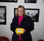 Вручение приза (экологически чистый стиральный порошок "Ладушки") маме Тимофеевой Ксении Вручение приза (экологически чистый стиральный порошок "Ладушки") маме Тимофеевой Ксении