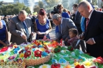 ВИПы пробуют торт (Покровская ярмарка, Запорожье) ВИПы пробуют торт (Покровская ярмарка, Запорожье)