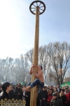Вползание на столб (Масленица, Радуга, Запорожье) Вползание на столб (Масленица, Радуга, Запорожье)